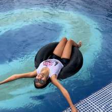 wet.look.me: Wetlook girl swim in the pool | Wetlook.biz
