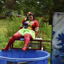 JD and Messy Andi: Drown the Clown!