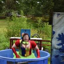 JD and Messy Andi: Drown the Clown!