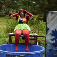 JD and Messy Andi: Drown the Clown!
