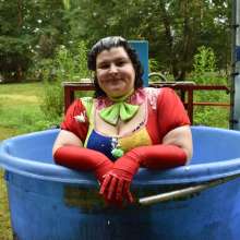 JD and Messy Andi: Drown the Clown!