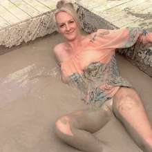 FOXY: New video with Mia in mud