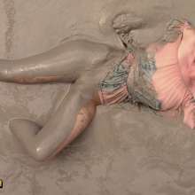 FOXY: New video with Mia in mud