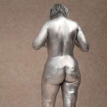 FOXY: Sara looks wonderful with this metallic silver paint