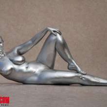 FOXY: Sara looks wonderful with this metallic silver paint