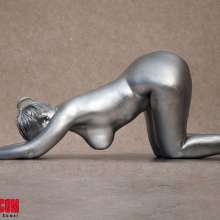 FOXY: Sara looks wonderful with this metallic silver paint