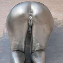 FOXY: Sara looks wonderful with this metallic silver paint