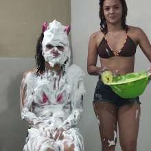 Ready2Wam Studio: Rock Paper Scissors Mess Game Diana and Katty
