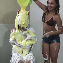 Ready2Wam Studio: Rock Paper Scissors Mess Game Diana and Katty