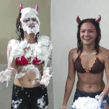 Ready2Wam Studio: Rock Paper Scissors Mess Game Diana and Katty