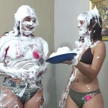 Ready2Wam Studio: Rock Paper Scissors Mess Game Karla and Diana