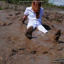 DungeonMasterOne: Lily's dazling white jodhpurs meet a muddy fate!