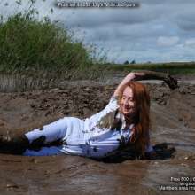 DungeonMasterOne: Lily's dazling white jodhpurs meet a muddy fate!