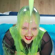 CheekyLuna: CheekyLuna's Gunge Tank Blow Job In Sexy Lingerie