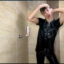 WETColours: Dario in the Shower in Green Shirt and Pants with Shampoo
