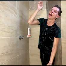 WETColours: Dario in the Shower in Green Shirt and Pants with Shampoo