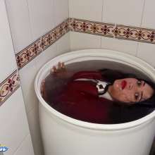 Hikari-Studio-Wam: Hikari Showers in Her Bucket of Water.