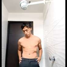 WETColours: Luke Super Wet Elegant in Shower with Super Shampoo
