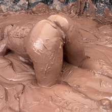 Messygirl: Mud Virgin Carmilla