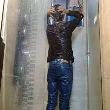 WETColours: Nixon in a Super Shower with Shirt and Jeans with Shampoo