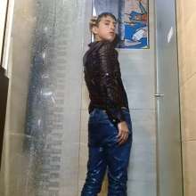 WETColours: Nixon in a Super Shower with Shirt and Jeans with Shampoo