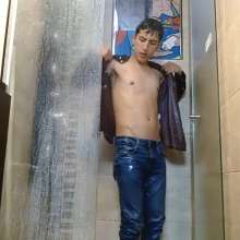 WETColours: Nixon in a Super Shower with Shirt and Jeans with Shampoo