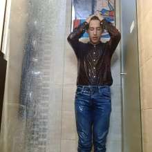 WETColours: Nixon in a Super Shower with Shirt and Jeans with Shampoo