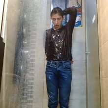 WETColours: Nixon in a Super Shower with Shirt and Jeans with Shampoo