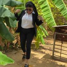Wam Bagheera Studio: Overweening Real Estate Agent Trashed at Stinky Farm