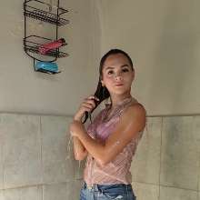 Ready2Wam Studio: Wet Time with Diana in Blue Jeans