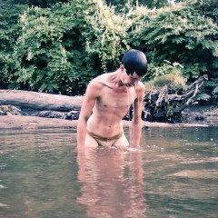GungeMonkey: Few more Wet Speedo Pics
