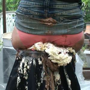 MissT: Cakesitting Chelsey--Messy Angel