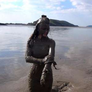LisaMoomin: Muddy Girls!