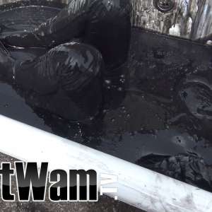 leonmoomin: Gunge Bath In Jeans!