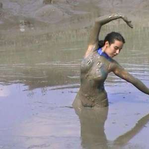 FOXY: Gorgeous Nine in mud
