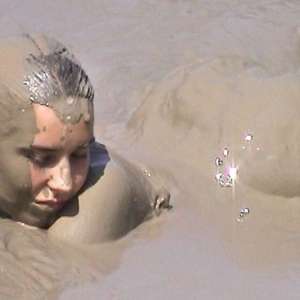 FOXY: Gorgeous Nine in mud