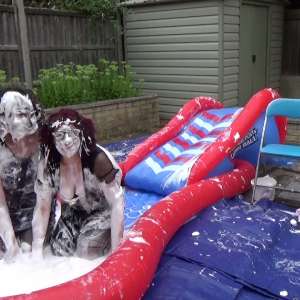 TheGungeMaid: The Gunge Maid v Davina The Diva In Pie Slide Pontoon