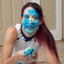 MessyMissMarie: New cake sitting video soon to come!
