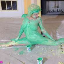 messyhot: Chikkin Green Slime and Cake Mess Adventure