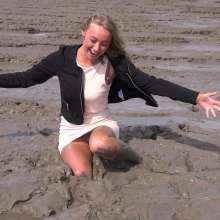 LisaMoomin: Lovely Lila Muddy's Her Pink Dress!