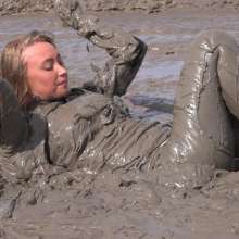 LisaMoomin: Lovely Lila Muddy's Her Pink Dress!