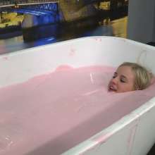MostWam: Ania And The Bath Of Pink Gunge