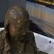 MostWam: Mud Bath In Jeans Rhian