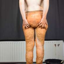 MessyCleo: Cleo fills her panties and tights with pasta and other savoury mess.