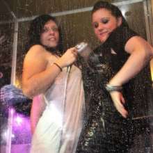 lofw: Hot girls under disco shower