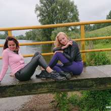eileenvogel: Eileen and Leila trespassing