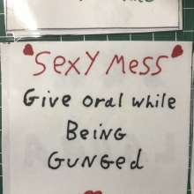 Messy me: Messy couple game.