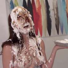 Messygirl: The Pie Holding Challenge