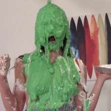 Messygirl: The Pie Holding Challenge
