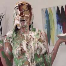 Messygirl: The Pie Holding Challenge